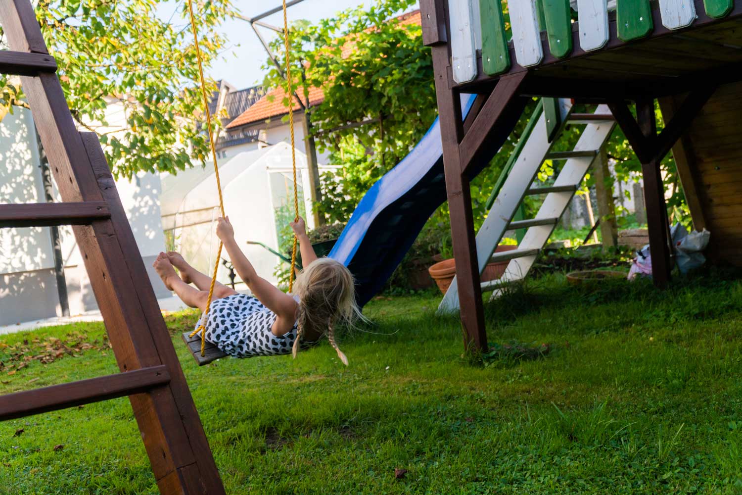 backyard_swingset_girl