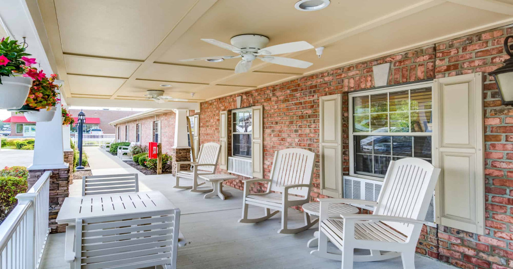 Colonial-Courtyard-at-Tyrone-POI-020